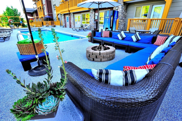 Imagen de la piscina del Hotel Pemberton Valley Lodge. Foto 14