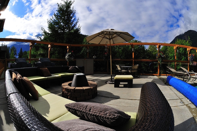 Imagen de los exteriores del Hotel Pemberton Valley Lodge. Foto 8