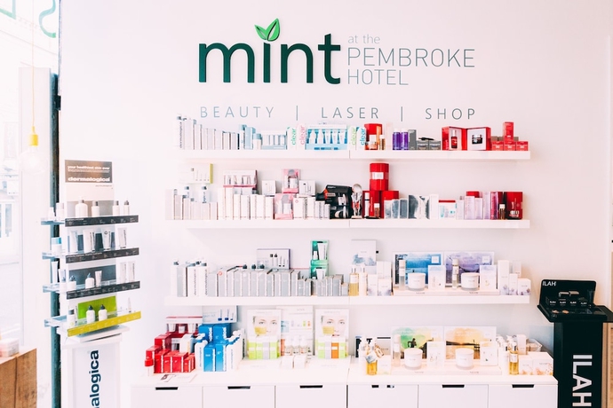 Imagen de la piscina del Hotel Pembroke. Foto 19