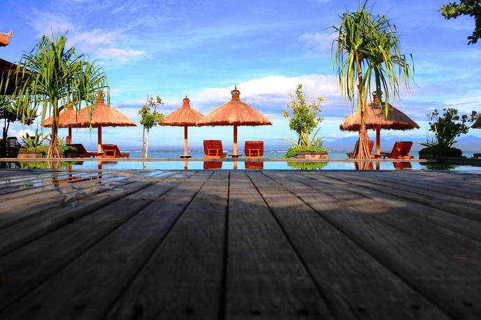 Imagen de la piscina del Hotel Pemedal Beach Resort. Foto 7