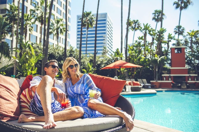Imagen de la piscina del Hotel Pendry Newport Beach. Foto 15