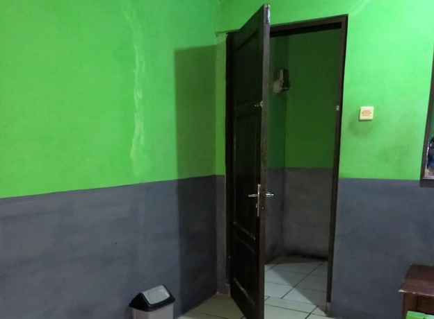 Imagen de la habitación del Hotel Penginapan 99. Foto 12