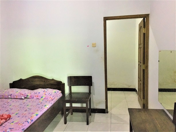 Imagen de la habitación del Hotel Penginapan Cipto Wening. Foto 6
