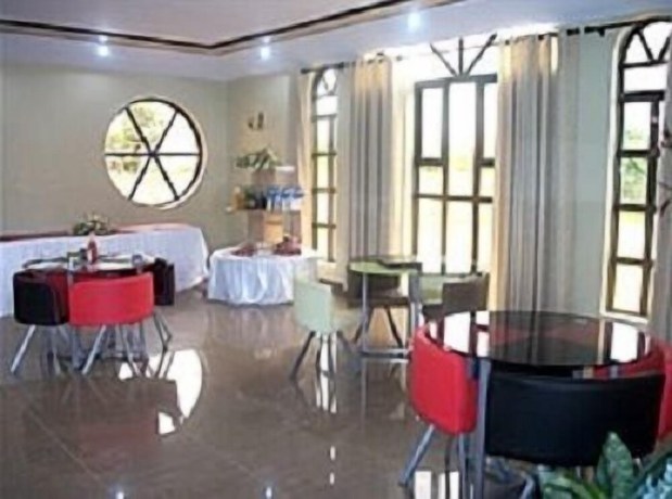 Imagen del bar/restaurante del Hotel Peniel Beach. Foto 2