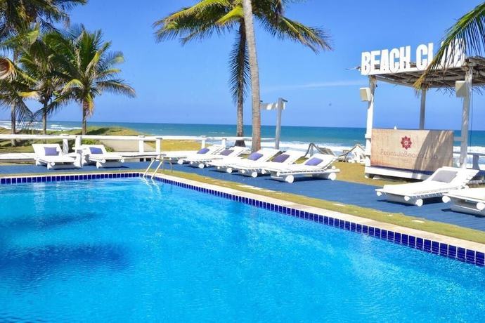 Imagen de la piscina del Hotel Peninsula Beach Club. Foto 19