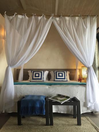 Imagen de la habitación del Hotel Peninsula Beach Club. Foto 12