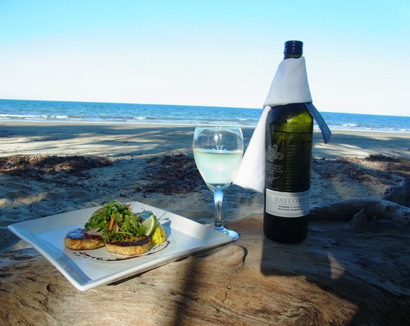 Imagen del bar/restaurante del Hotel Peninsula Boutique Port Douglas - Adults Only Haven. Foto 2