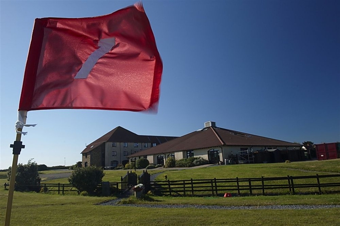 Imagen de los exteriores del Hotel Peninsula. Foto 12