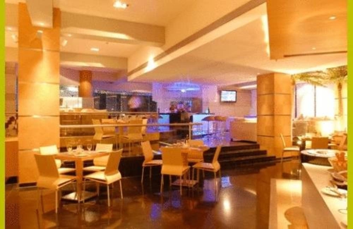 Imagen de los interiores del Hotel Peninsula Grand. Foto 19