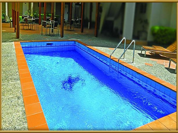 Imagen de la piscina del Hotel Peninsula International. Foto 17