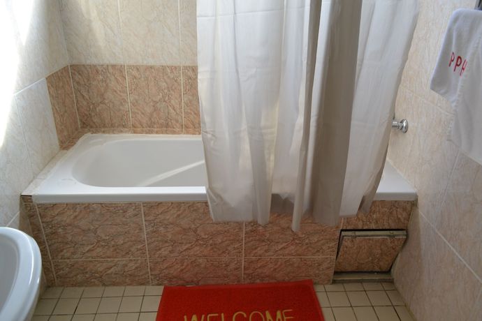 Imagen de la habitación del Hotel Peninsula Plaza. Foto 3