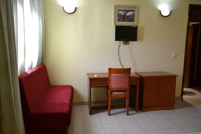 Imagen de la habitación del Hotel Peninsula Plaza. Foto 9