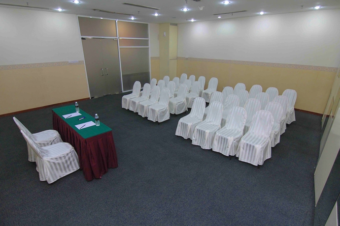 Imagen de los interiores del Hotel Peninsula Residence All Suite Hotel. Foto 16