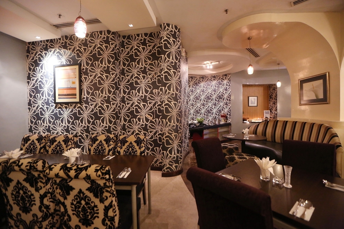 Imagen del bar/restaurante del Hotel Peninsula Residence All Suite Hotel. Foto 1