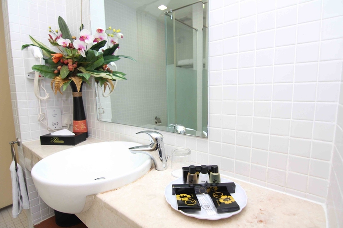 Imagen de la habitación del Hotel Peninsula Residence All Suite Hotel. Foto 12