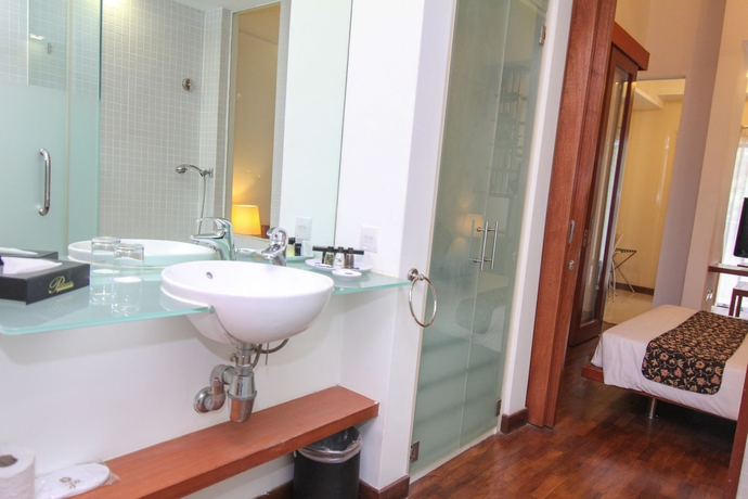 Imagen de la habitación del Hotel Peninsula Residence All Suite Hotel. Foto 13