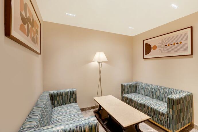 Imagen del bar/restaurante del Hotel Peninsula Suites - Operated By Lemon Trees, Whitefield, Bengaluru.. Foto 10