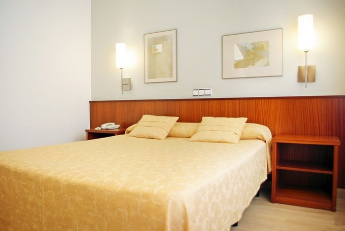 Imagen de la habitación del Hotel Peninsular, Girona. Foto 3
