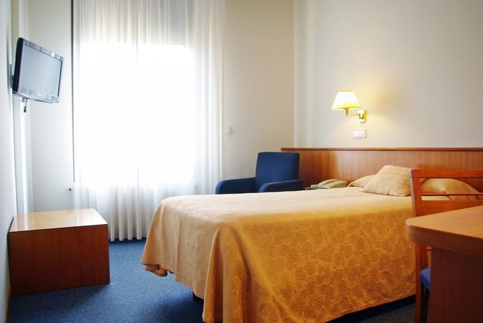 Imagen de la habitación del Hotel Peninsular, Girona. Foto 4