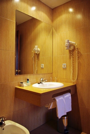 Imagen de la habitación del Hotel Peninsular, Girona. Foto 11