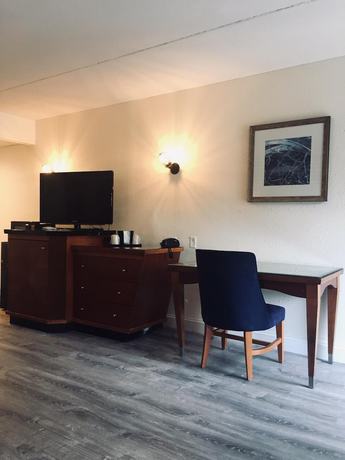 Imagen de la habitación del Hotel Penn Lodge and Suites. Foto 13