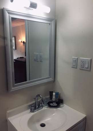 Imagen de la habitación del Hotel Penn Lodge and Suites. Foto 14