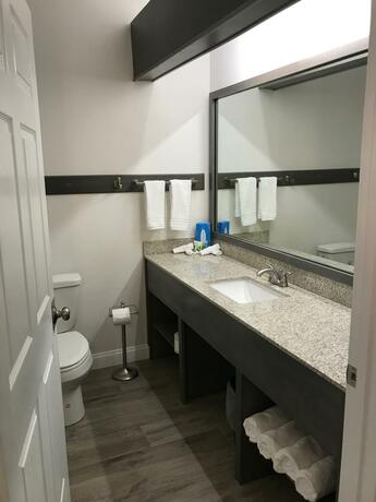 Imagen general del Hotel Pensacola, Formerly Luxury Suites. Foto 4