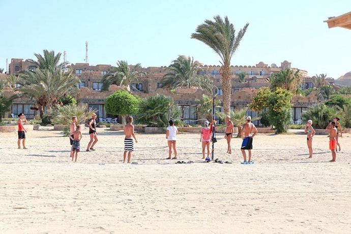 Imagen general del Hotel Pensee Royal Garden Beach Resort. Foto 2