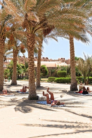 Imagen general del Hotel Pensee Royal Garden Beach Resort. Foto 4