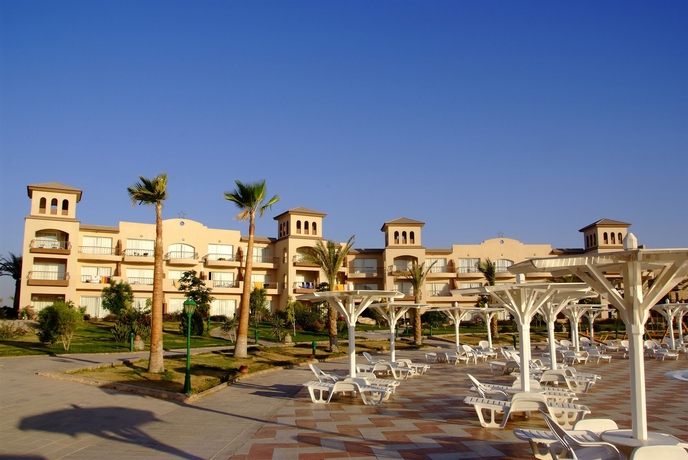 Imagen de los exteriores del Hotel Pensee Royal Garden Beach Resort. Foto 12