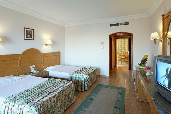 Imagen de la habitación del Hotel Pensee Royal Garden Beach Resort. Foto 9