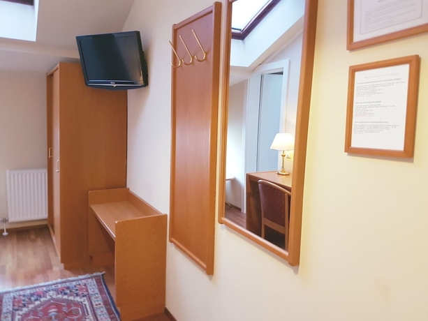 Imagen de la habitación del Hotel Pensin Haydn. Foto 3