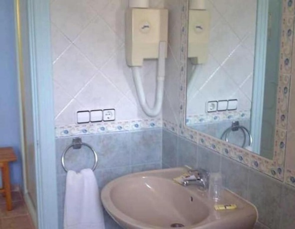 Imagen de la habitación del Hotel Pensi&oacute;n Agadir. Foto 7