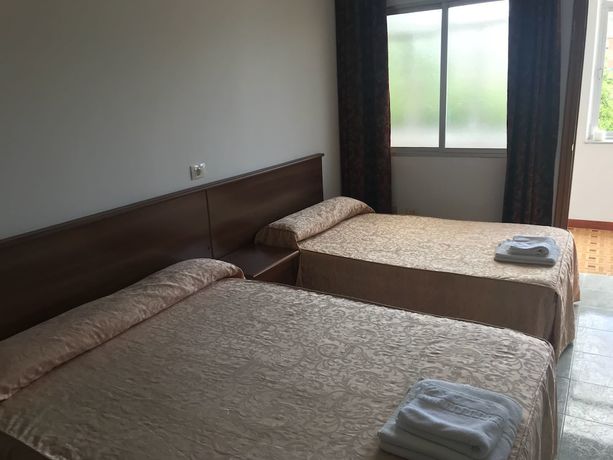 Imagen de la habitación del Hotel Pensi&oacute;n Albergue O Pedregal. Foto 9