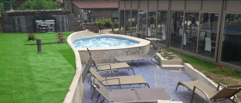 Imagen de la piscina del Hotel Pensión Albergue Turístico Salceda. Foto 14
