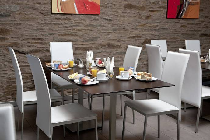 Imagen del bar/restaurante del Hotel Pensión Albergue Turístico Salceda. Foto 2