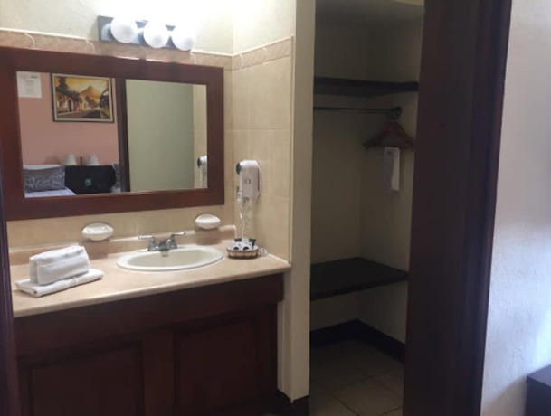 Imagen de la habitación del Hotel Pensi&oacute;n Bonifaz. Foto 9