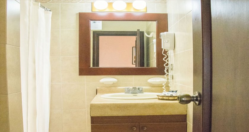 Imagen de la habitación del Hotel Pensi&oacute;n Bonifaz. Foto 12
