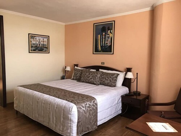 Imagen de la habitación del Hotel Pensi&oacute;n Bonifaz. Foto 15