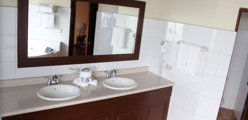 Imagen de la habitación del Hotel Pensi&oacute;n Bonifaz. Foto 19