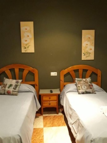 Imagen de la habitación del Hotel Pensi&oacute;n Cibeles. Foto 6