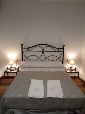 Imagen de la habitación del Hotel Pensi&oacute;n Cibeles. Foto 13