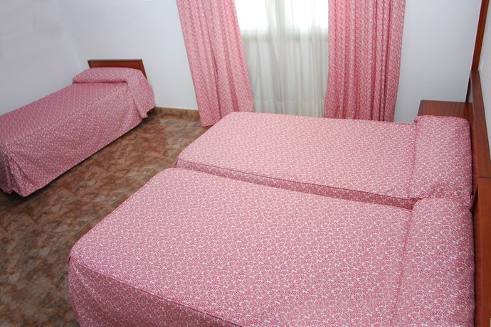 Imagen de la habitación del Hotel Pensión El Carloto. Foto 15