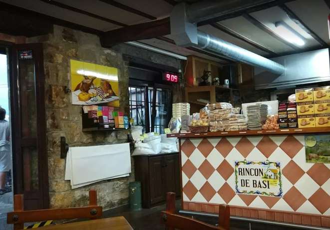 Imagen de los interiores del Hotel Pensión El Carloto. Foto 19