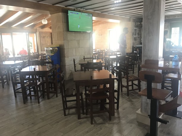 Imagen del bar/restaurante del Hotel Pensión El Carloto. Foto 10