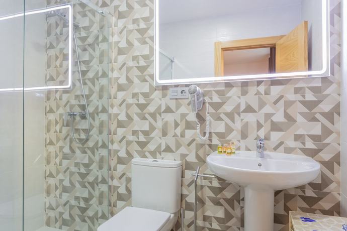 Imagen de la habitación del Hotel Pensión Landazuri. Foto 17