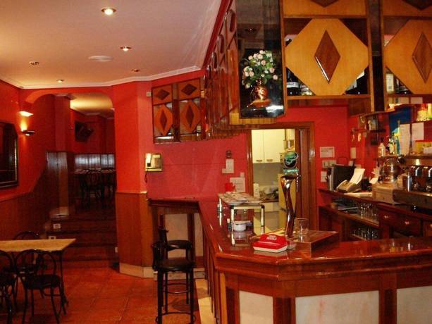 Imagen del bar/restaurante del Hotel Pensi&oacute;n Los Fronterizos. Foto 4