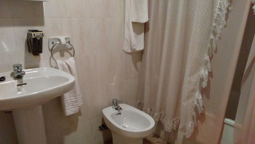 Imagen de la habitación del Hotel Pensi&oacute;n Mari Loli. Foto 10
