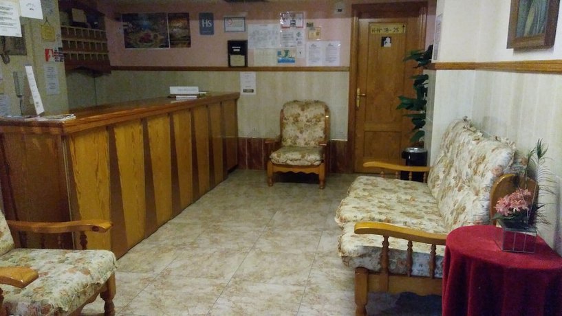 Imagen de los interiores del Hotel Pensi&oacute;n Mari Loli. Foto 19