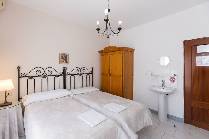 Imagen de la habitación del Hotel Pensi&oacute;n Mesones. Foto 6